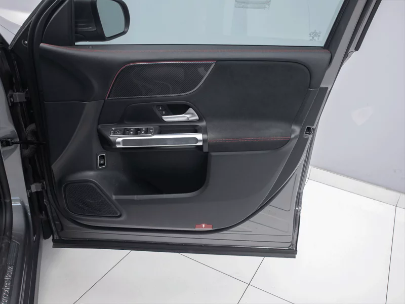 Vehicle Image for 15/26for Mercedes-Benz GLB 220d 4Matic