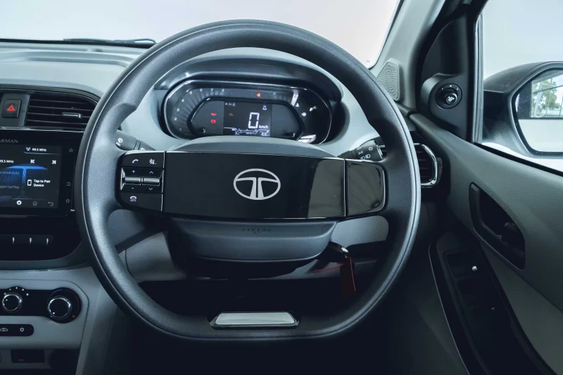 Vehicle Image for 17/25for Tata Tiago 1.2 XT MT