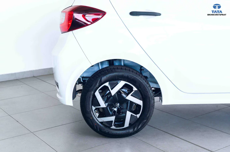 Vehicle Image for 11/26for Tata Tiago 1.2 XM MT