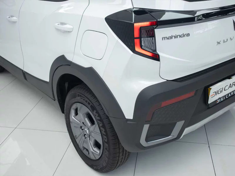 Vehicle Image for 7/22for Mahindra XUV3X0 1.2 MX2 AT